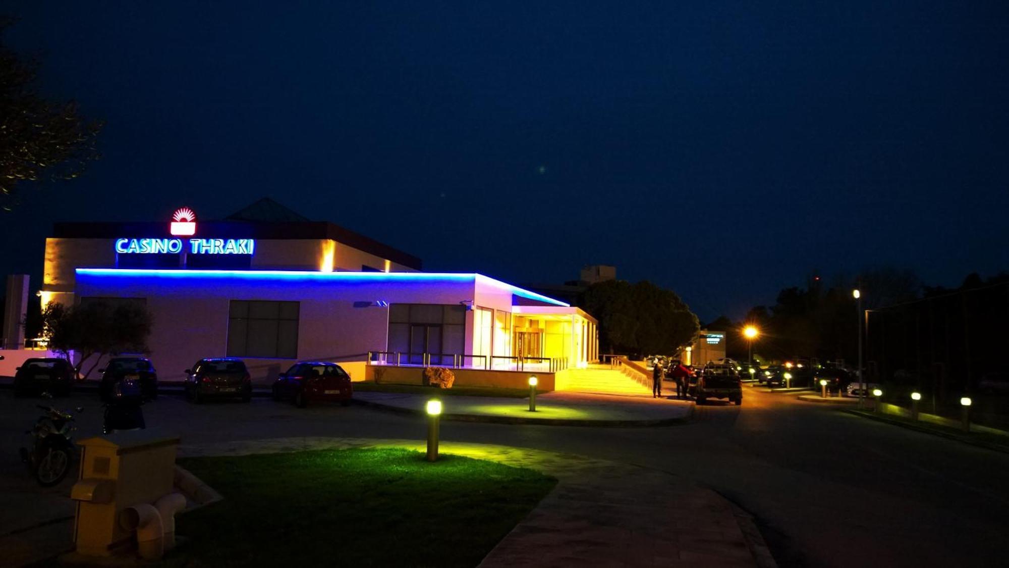 Alexander Beach Hotel & Spa Alexandroúpolis Ngoại thất bức ảnh The casino in the evening
